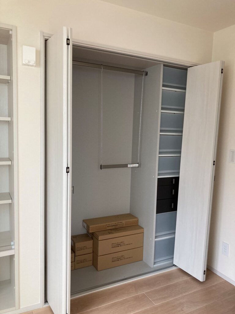一条工務店のSGCクローゼット、引き出し付きの収納