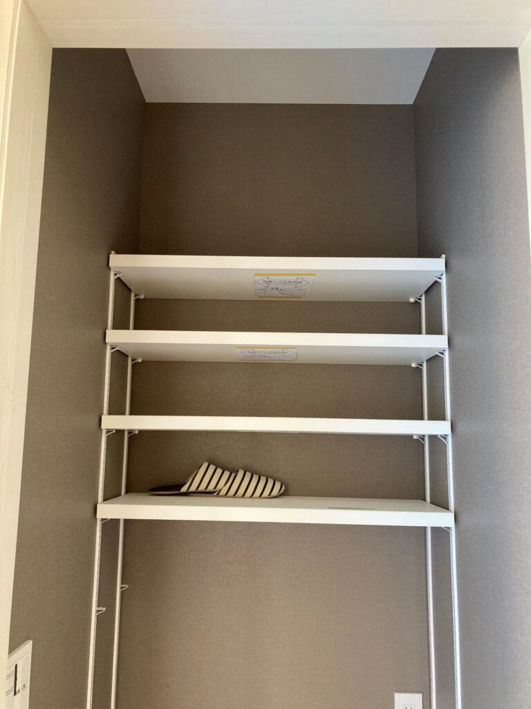 一条工務店グランスマートで採用した1マスの土間収納。中には自在棚を採用した。