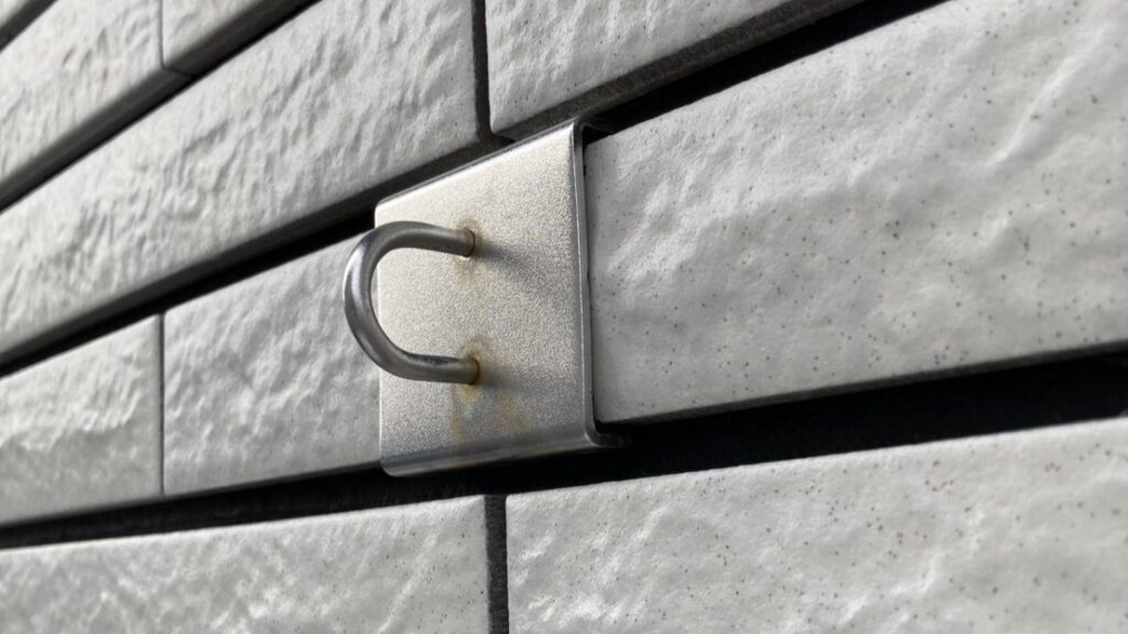 一条工務店の外壁に取り付けられたタープリングの写真