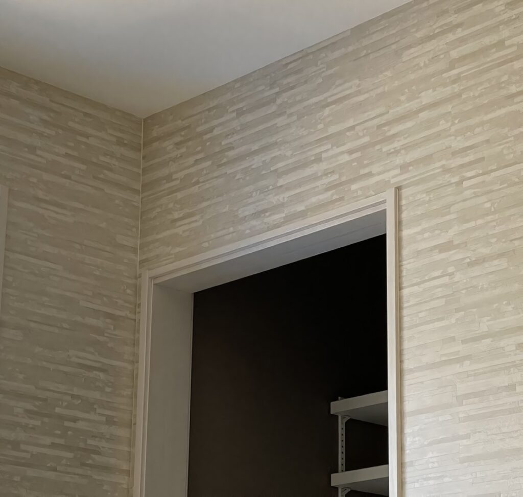 一条工務店のロールスクリーン用のタレ壁