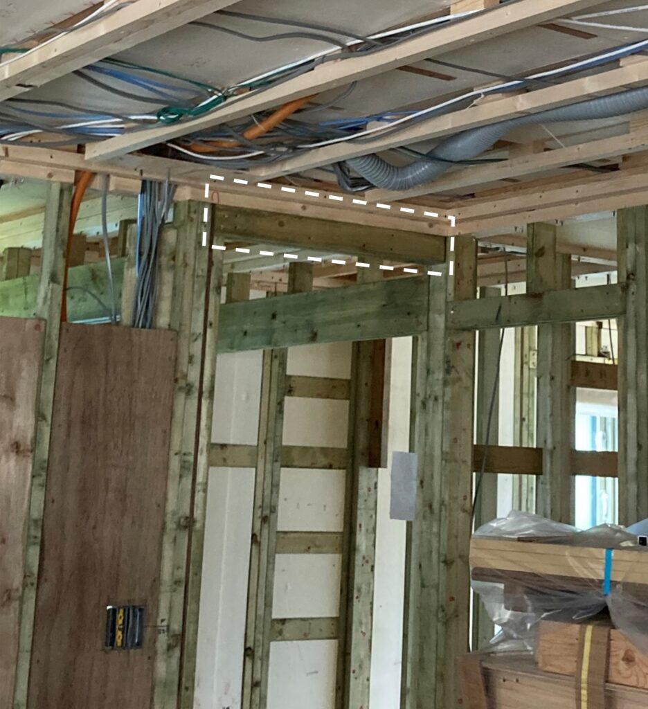 一条工務店の図面にないタレ壁の建築中の様子