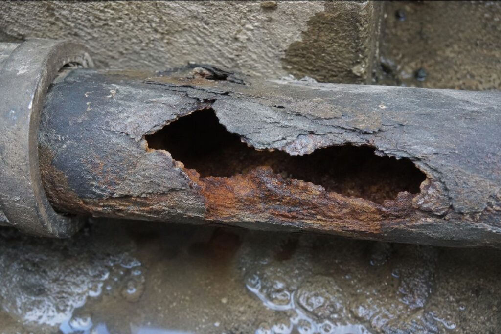 劣化した水道管