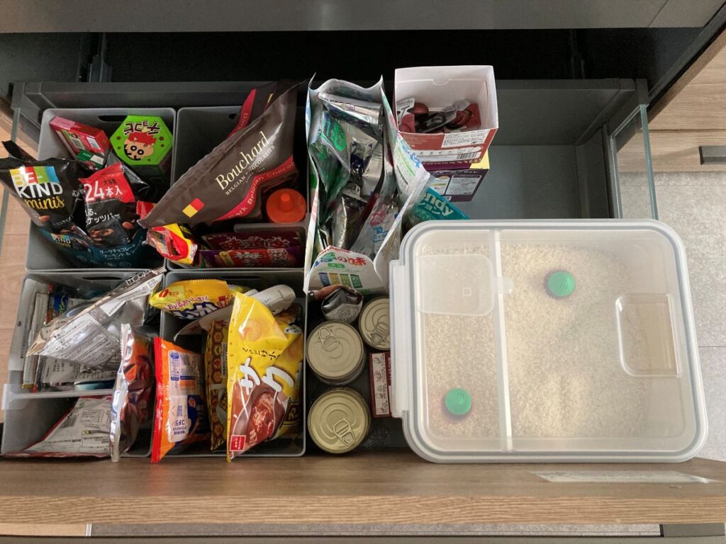 グレイスキッチンのシンク下の引き出し